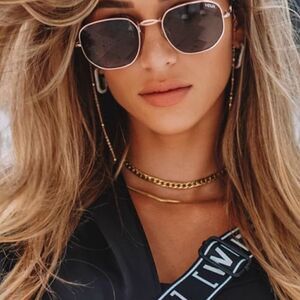 Gold sunglasses chain